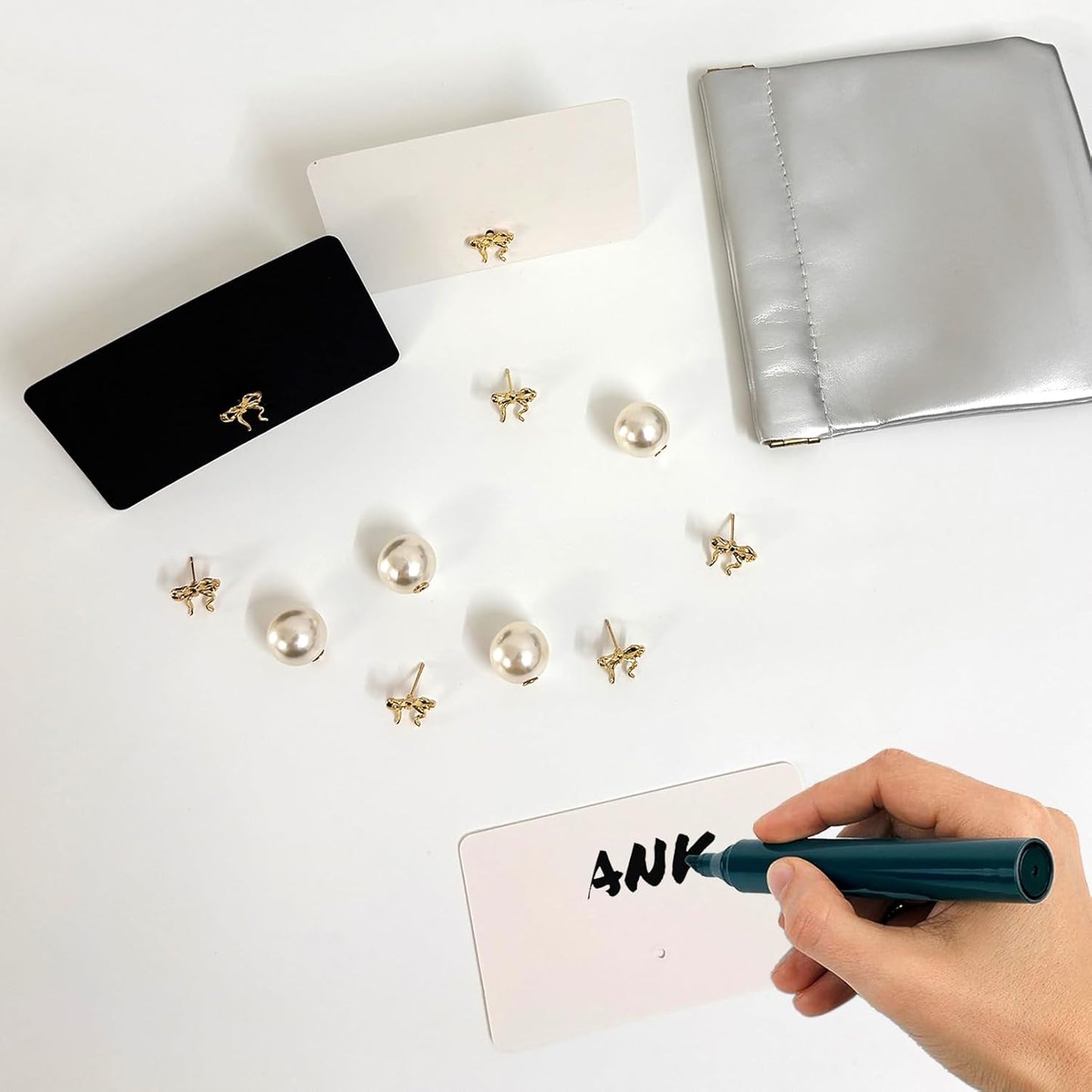 26Pcs Decorative Bow Place Card Holders Bulk Gold Name Card Stands Set Photo Holders for Wedding Birthday Party,Table Place Cards, Food Signs，Name Tag