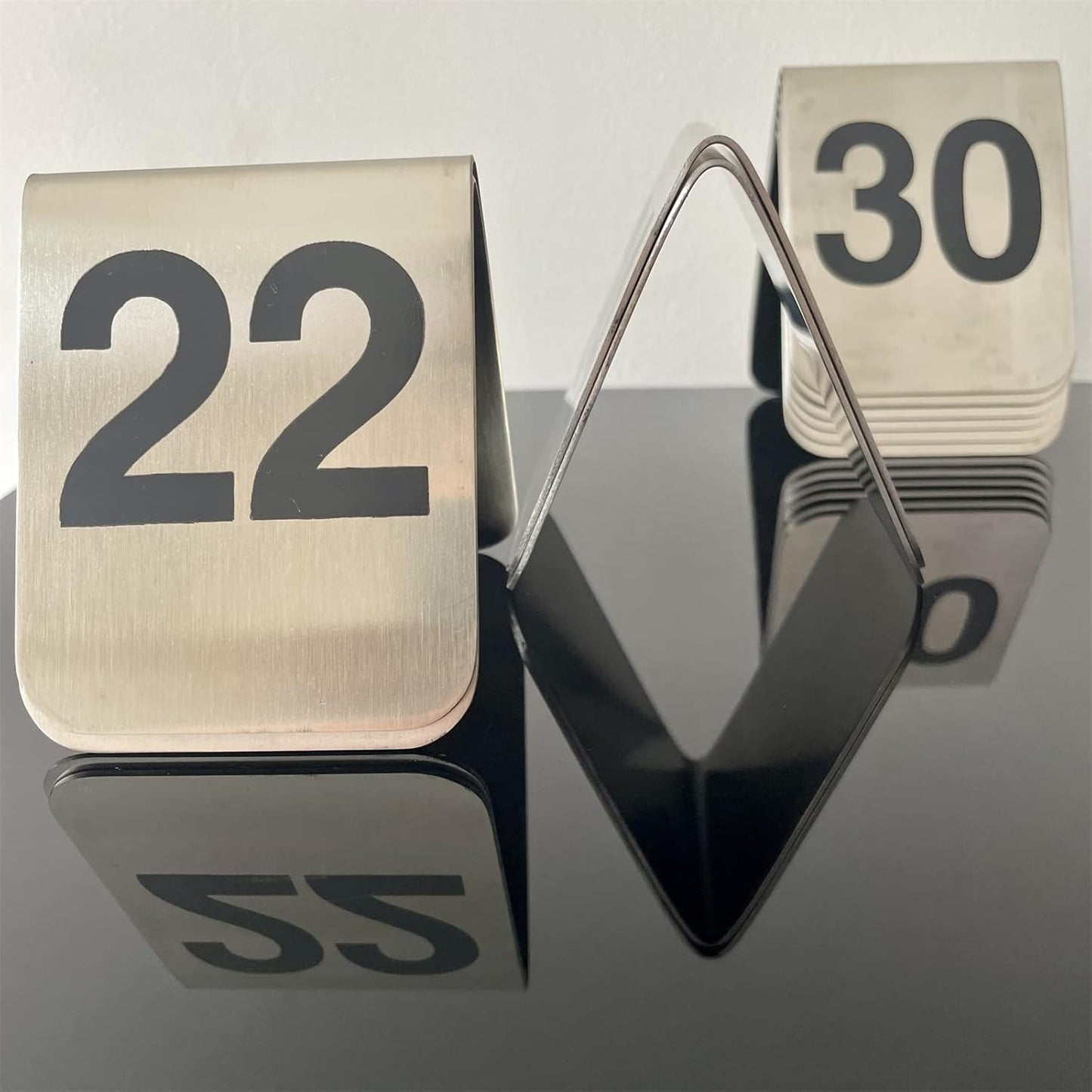 10 Pcs Metal Place Cards Stackable Tent Style Table Numbers，Place Card Holders for Celebration Wedding Party Restaurants Cafes Bars Gatherings meeting Room Board Game Serial (Medium 21-30, Black)
