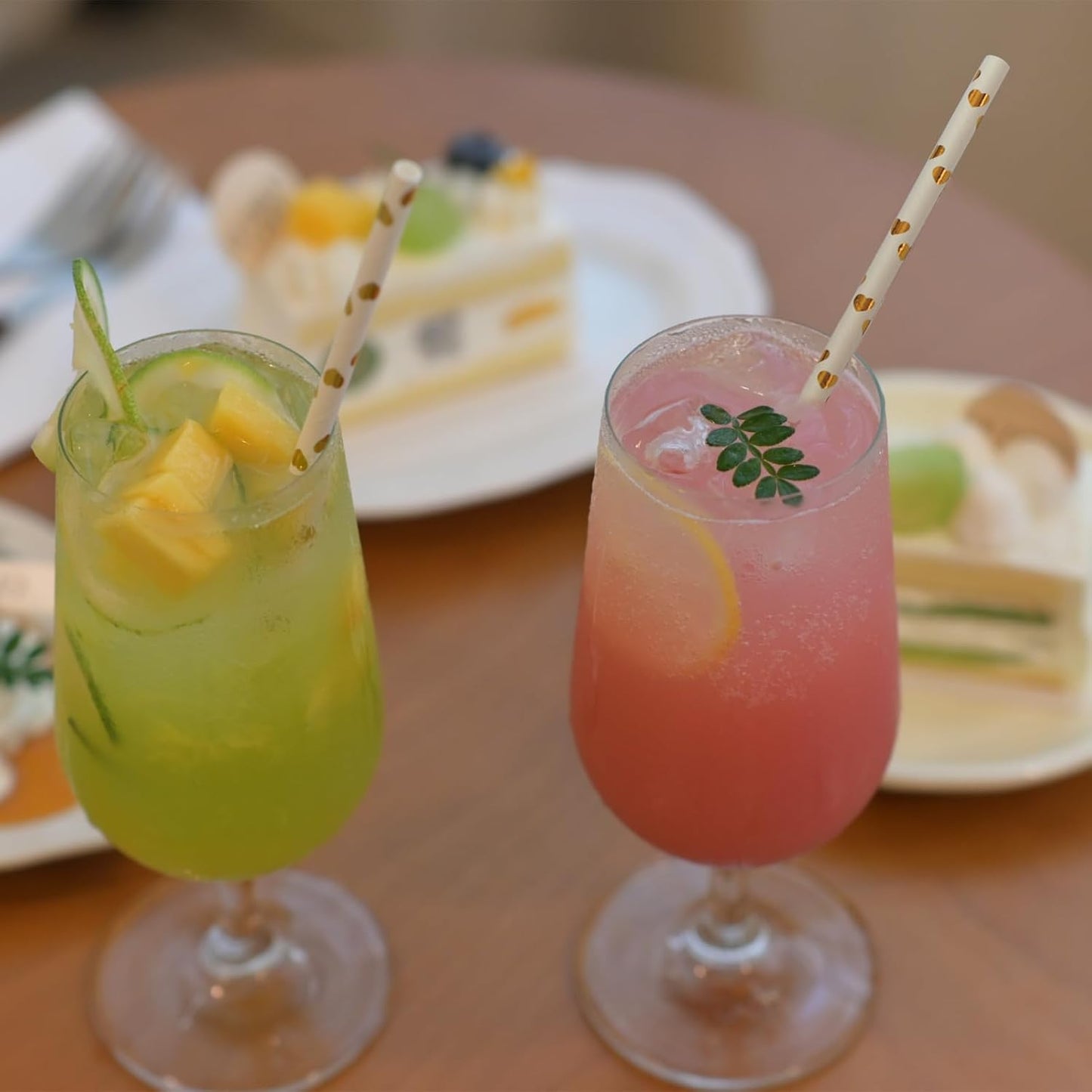 Gold Paper Straws - Biodegradable Disposable Drinking Straws for Party, Birthday, Wedding, Celebrations, Gold Foil Heart, 7.75 Inch 100 Bulk Straws