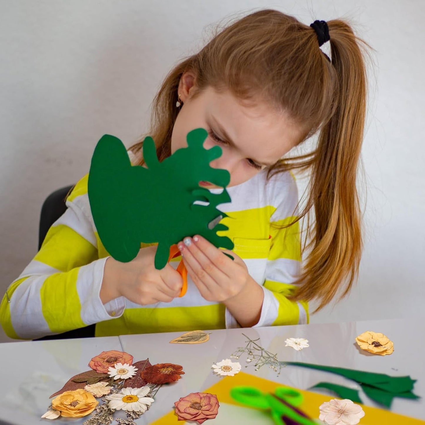 50pcs Boho Pressed Flowers Bulk, Vintage Dried Flower Leaves, Natural Fall Pressed Dried Flowers with Tweezer for DIY Crafts Resin Mold Candles Cake Bridal Scrapbooking Supplies